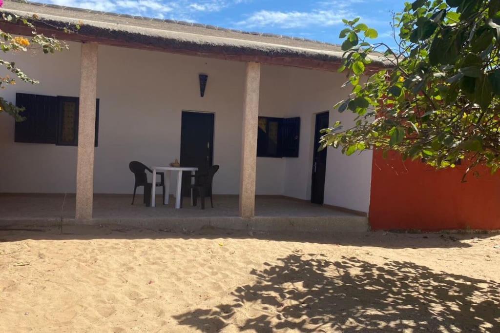 Petite Maison En Bord De Mer Palmarin Nguedj Luaran gambar